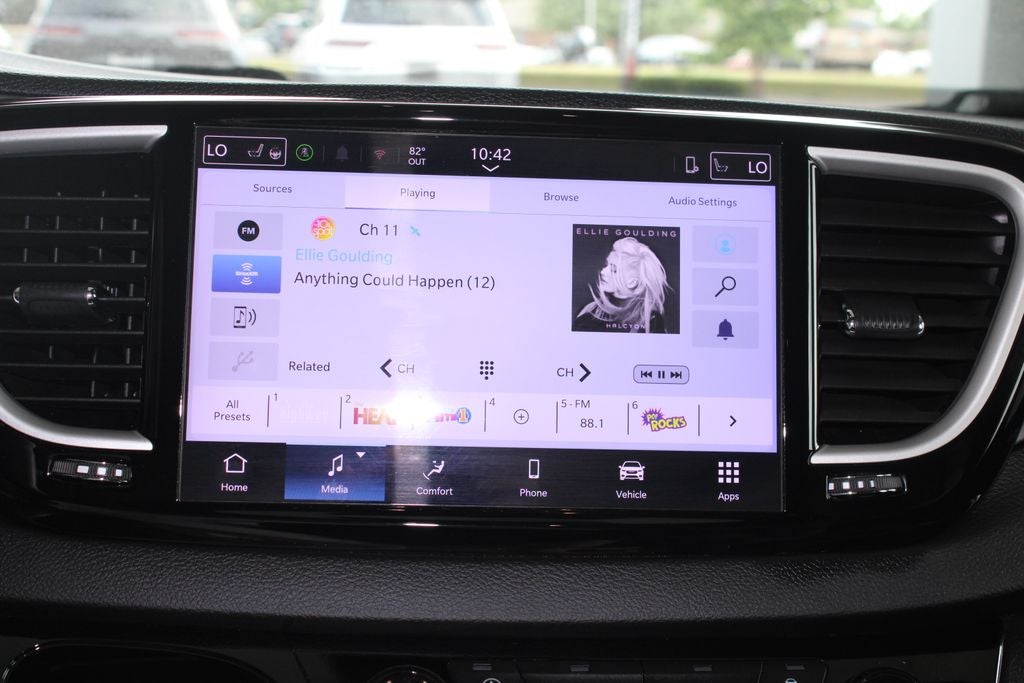 2025 Chrysler Pacifica Select