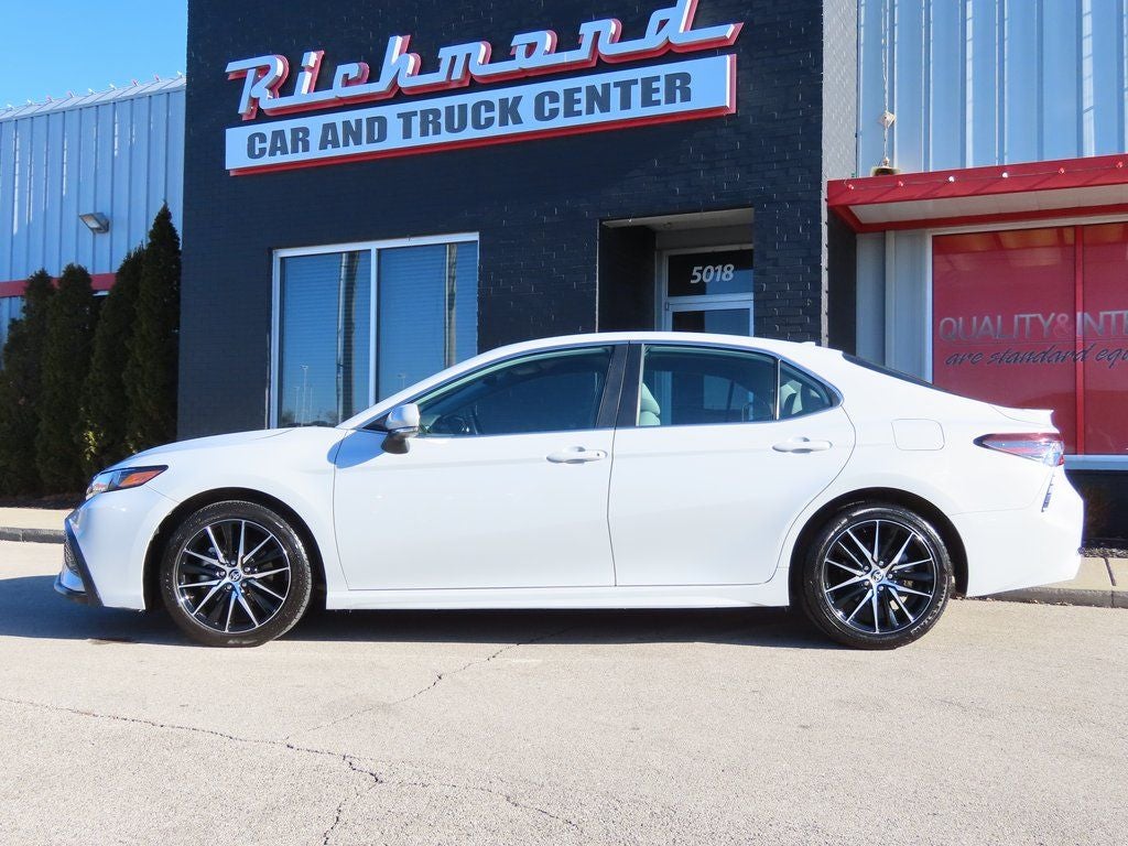 2024 Toyota Camry SE