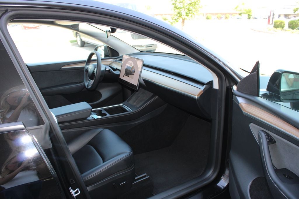 2025 Tesla Model Y Long Range